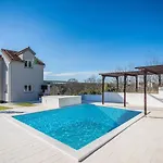 Villa Camellia Anić