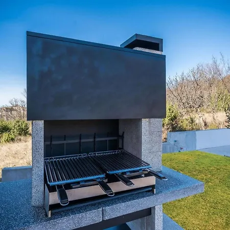 Camellia Villa Anić