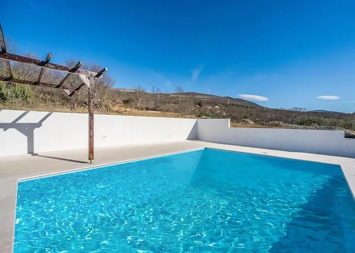 Camellia Villa Anić